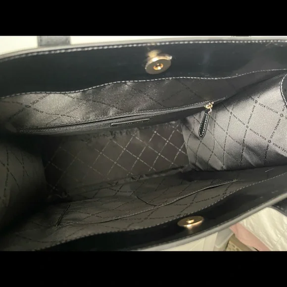 MICHAEL KORS LARGE BLACK TOTE BAG - Picture 8 of 9